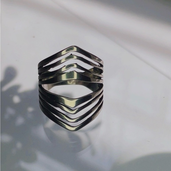 NWT Unisex silver stainless steel ring, laser cut pattern. Size 7 - Picture 7 of 15